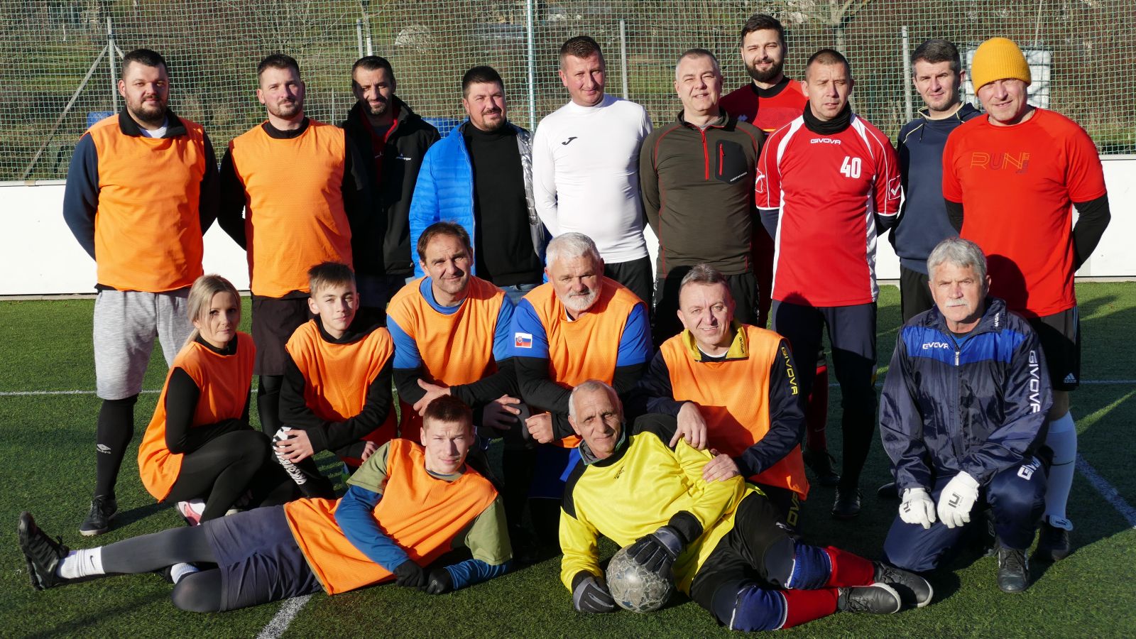 Futbal „Starí páni“ vs „Obecné zastupiteľstvo“